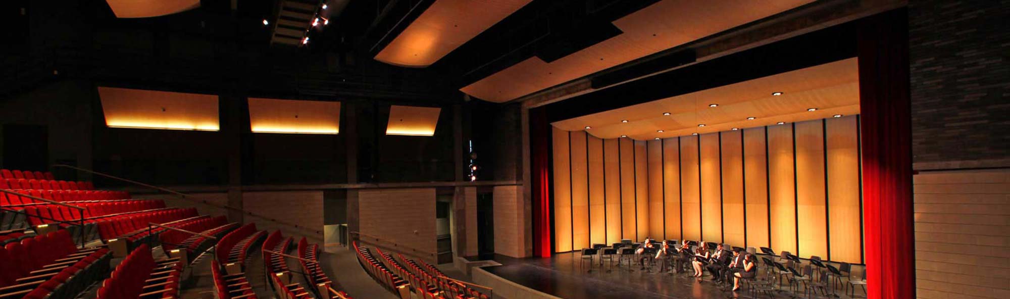 BOOKER T. WASHINGTON HIGH SCHOOL AUDITORIUM © THEATRICA